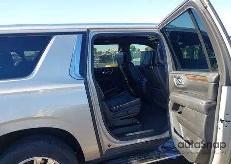 2021 Chevrolet Suburban 2Wd Premier z USA, uszkodzony, nr VIN 1GNSCFKD7MR492702